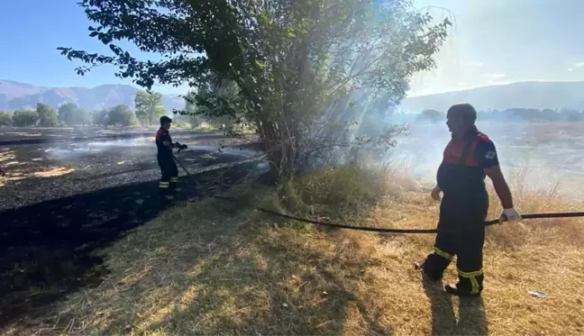 Erzincan'da çıkan ot yangınları itfaiye tarafından söndürüldü