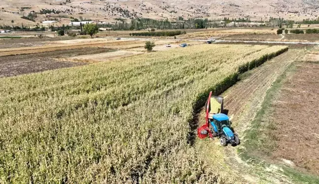 Antalya Büyükşehir Belediyesi Çiftçilere Makine ve Tohum Desteği Sağlıyor