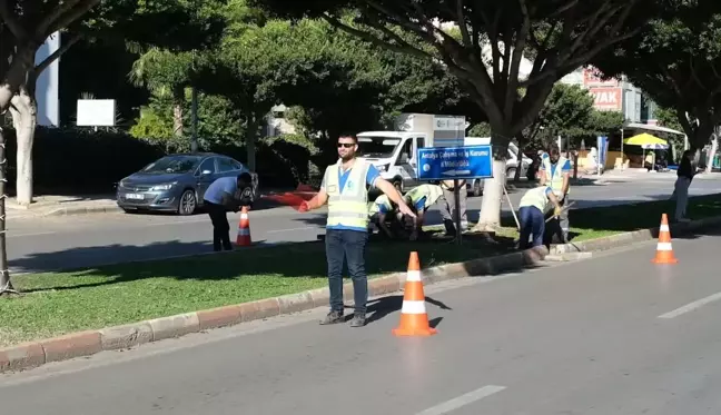 Antalya Büyükşehir Belediyesi Yağmur Suyu Hatlarını Temizliyor