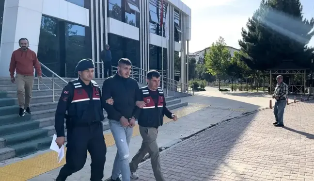 Bucak'ta kaçan şüpheli 4 kişiye çarptı, tutuklandı