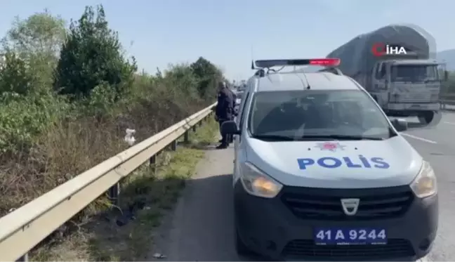 TEM'de sürücü ve yolcu yola savruldu, motosiklet metrelerce sürüklendi