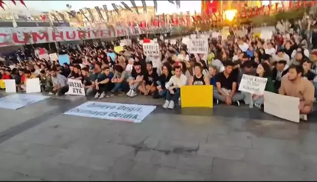 Aydın Adnan Menderes Üniversitesi öğrencileri asansör kazasını protesto etti