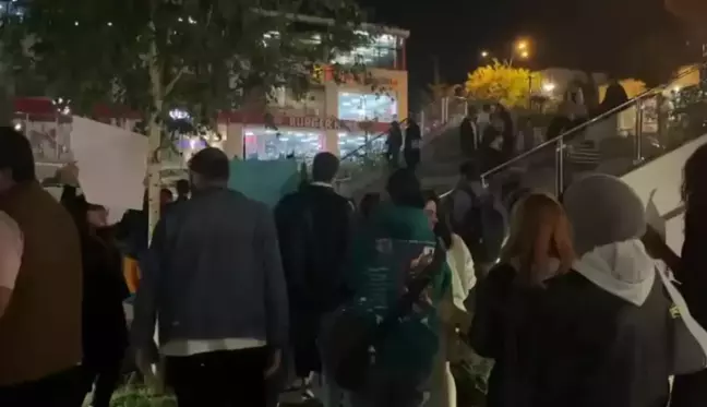 Üniversite Öğrencileri Aydın KYK Yurdundaki Asansör Faciasını Protesto Etti