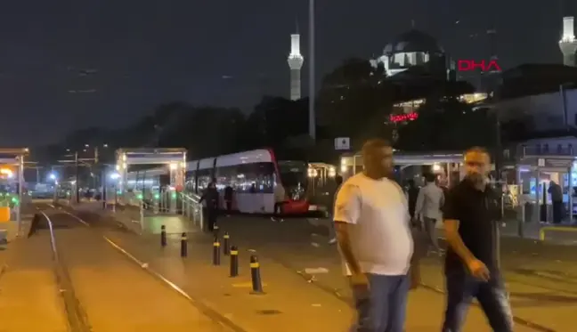 FATİH'te Hafriyat Kamyonu Tramvay Hattına Zarar Verdi