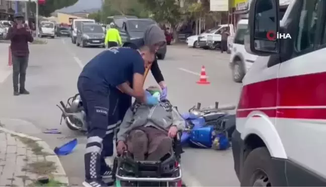 Bursa'da iki motosiklet çarpıştı, sürücüler yaralandı