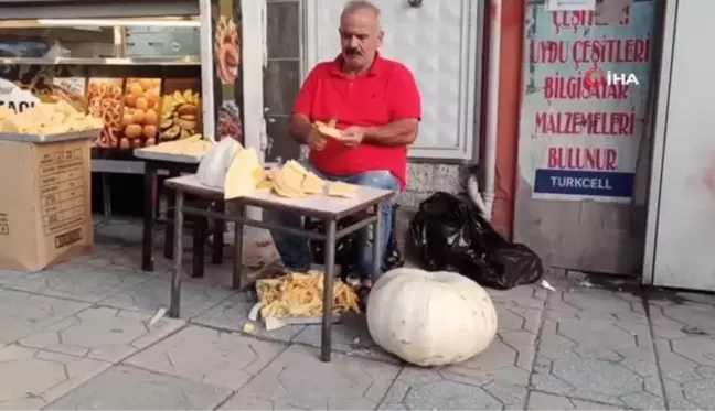 Depremde zarar gören tatlıcı, enkaz altında 10 saat kaldı ama tatlı yapmaktan vazgeçmedi