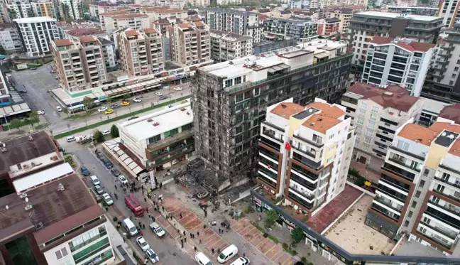 Bursa'da İş Merkezindeki Yangın Tamamen Söndürüldü