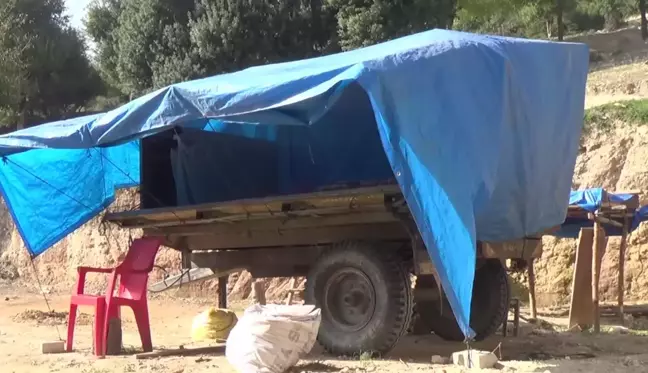 Konteyner Gelmediği İçin Depremzedeler Römorkta Kalıyor