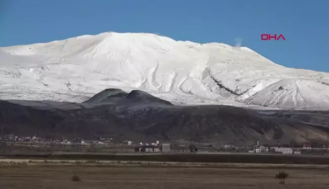 Nemrut Krater Gölü Kar Yağışıyla Güzelleşti