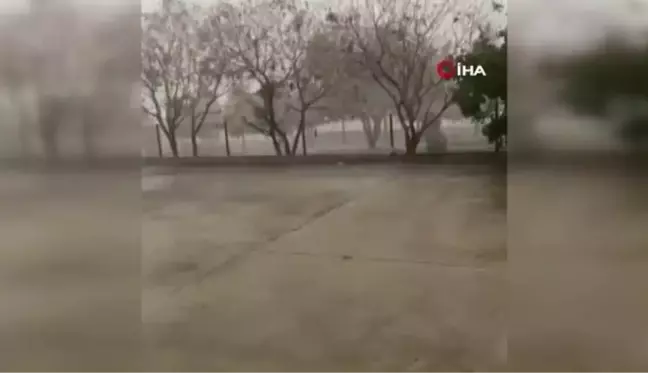Balıkesir'de yarım saatlik yağış hayatı felç etti