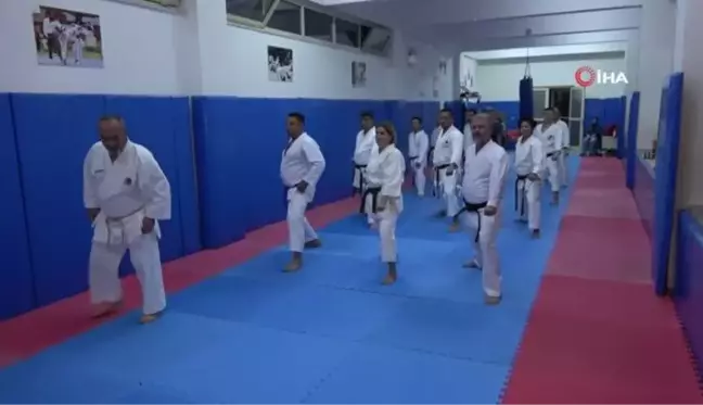 Antalya'da Karate Sporunun Temellerini Atan Hasan Tüfekçi'nin Öğrencileri Yeniden Bir Araya Geldi