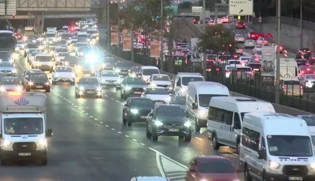 İstanbul'da İlk Ara Tatilin Ardından Trafik Yoğunluğu