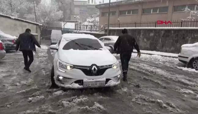 Erzurum'da Kar Yağışı Nedeniyle Sürücüler Lastikçilere Akın Etti