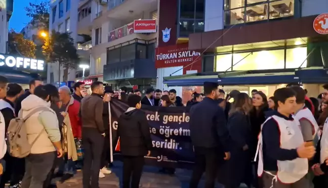 CHP İzmir İl Gençlik Kolları, 24 Kasım Öğretmenler Günü'nde Atanamadığı İçin İntihar Eden Öğretmenleri Andı