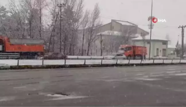 Tepebaşı ve Kop Geçidi'nde karla mücadele çalışmaları aralıksız sürüyor