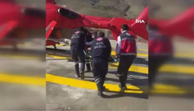 Van'ın Bahçesaray ilçesinde apandisit tanısı konulan erkek hasta ambulans helikopterle hastaneye ulaştırıldı