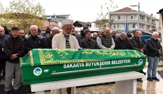 Akyazı'da evinde ölü bulunan adam kız kardeşinin yanına defnedildi