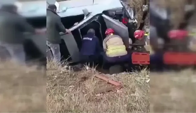 Ankara'da kontrolden çıkan otomobil dereye uçtu: 2 yaralı