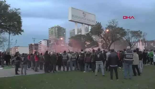 Bursaspor Taraftarı Yönetimi Protesto Etti