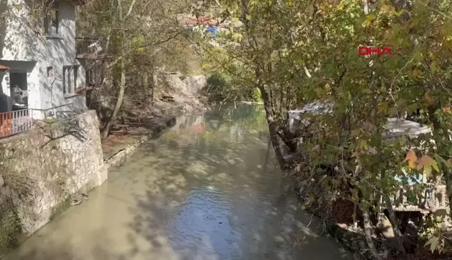 Yıkılan duvarın altında kalan Mihriban'ın annesi, 'Annem, Annem' diye feryat etti