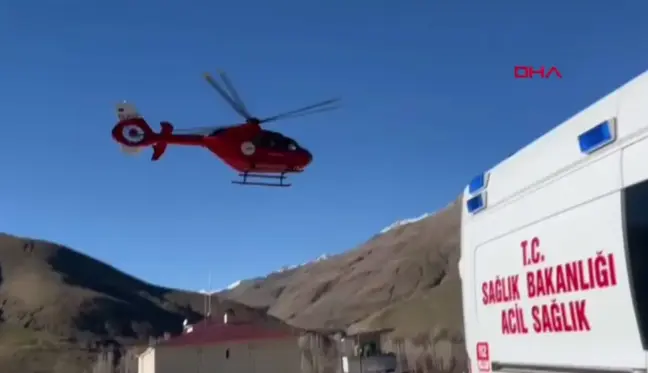 Van'da trafik kazası geçiren yaralı ambulans helikopterle hastaneye götürüldü