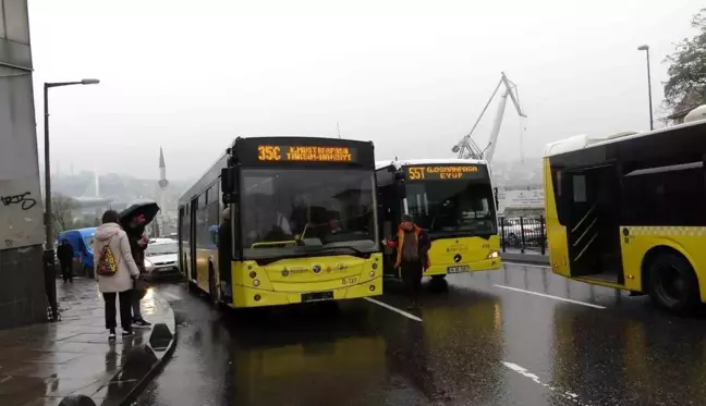 İETT Otobüsü Arızalandı, Unkapanı Köprüsü'nde Trafik Felç Oldu