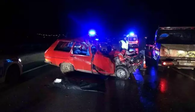 Tokat'ta kamyona arkadan çarpan araçta 2 kişi hayatını kaybetti