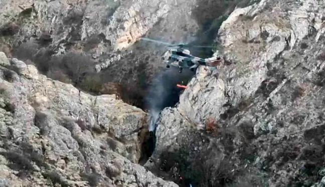 Amasya'da Kayalıklardan Düşen Kişi Askeri Helikopterle Kurtarıldı