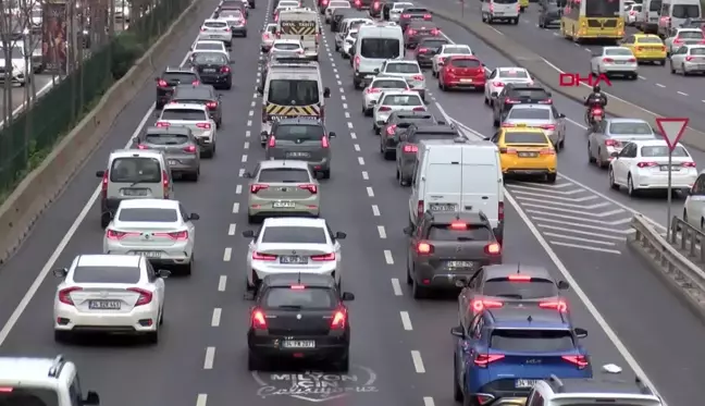 İstanbul'da Yağmurlu Hava Trafik Yoğunluğunu Artırdı