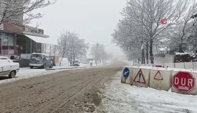 Adıyaman'ın yüksek rakımlı Sincik ilçesinde çocuklar karın keyfini çıkardı