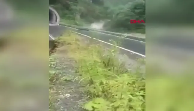 Ordu'da heyelan nedeniyle kapanan yol yeniden açıldı