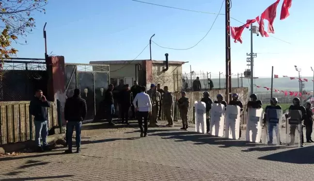 Diyarbakır'da öğrencilerin kavgasını polis ve jandarma dağıttı