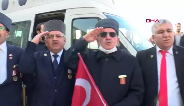 Emekli askerler, şehit olan askerler için basın açıklaması yaptı