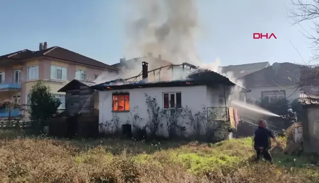 Felçli anne ve oğlu sobadan çıkan yangında kurtarıldı