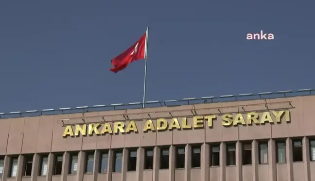 Özdağ ve beraberindekiler adliyeyi sloganlarla terk etti! Tutuklu gazeteciler Süha Çardaklı ve Serkan Kafkas'a tahliye