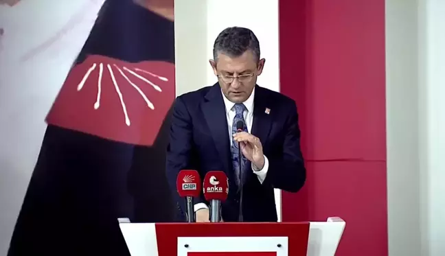 Özgür Özel: 