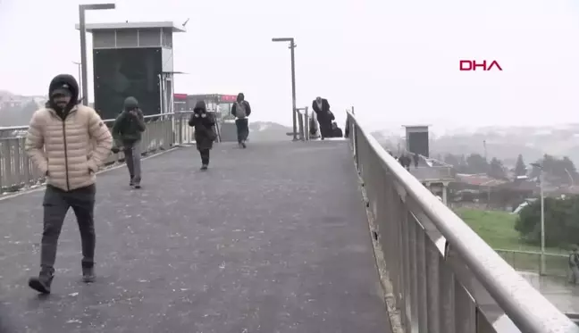 Beylikdüzü'nde Kar, Taksim'de Karla Karışık Yağmur