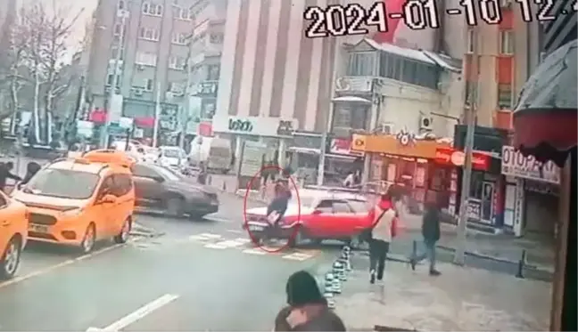 Tekirdağ Çorlu'da Otomobilin Yaya Geçidinden Geçen Yayaya Çarpması