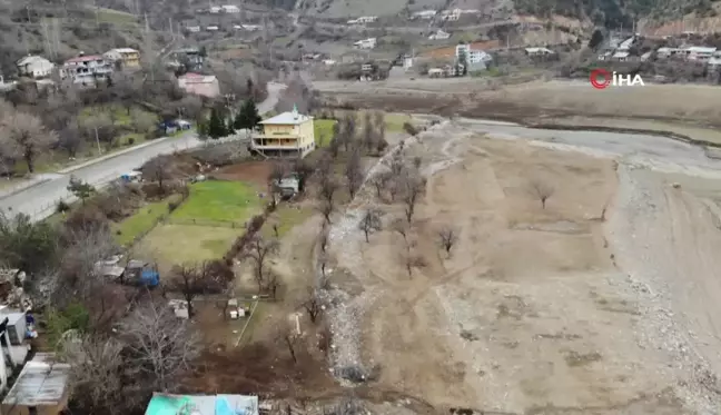 Yıllardır baraja atılan çöpler nedeniyle başları dertte