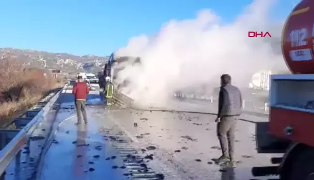 Burdur'da seyir halindeki tır yangında kullanılmaz hale geldi