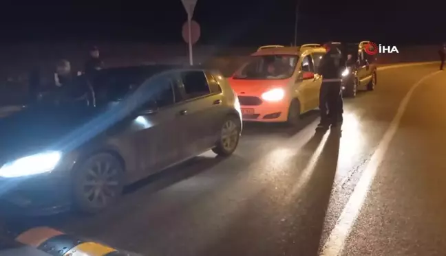 Edirne'de asayiş ve trafik uygulaması: Araçlar didik didik arandı