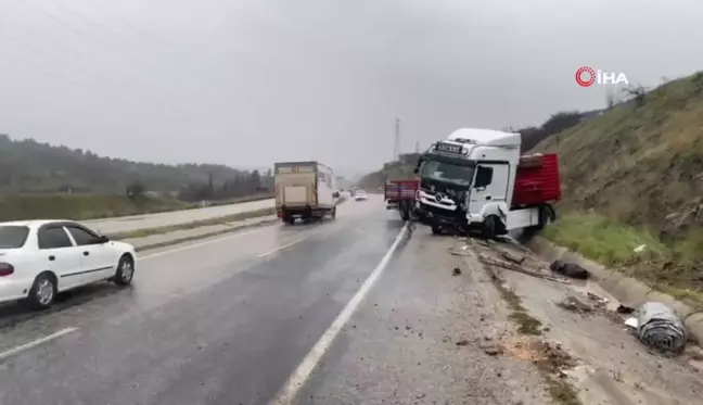 Gönen-Bandırma Kara Yolu'nda tır devrildi