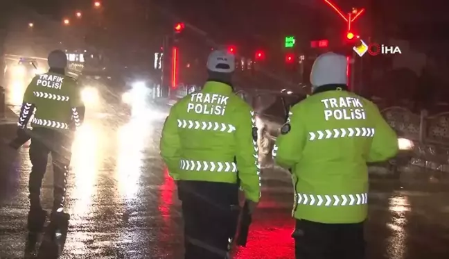 Kar yağışı nedeniyle trafiğe çıkmaları yasaklanan motorlara denetim