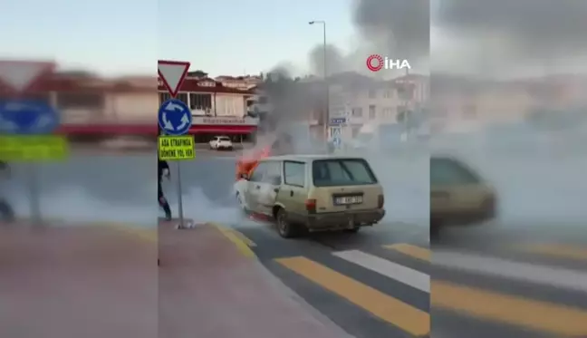 Seyir halindeki Tofaş alevlere teslim oldu