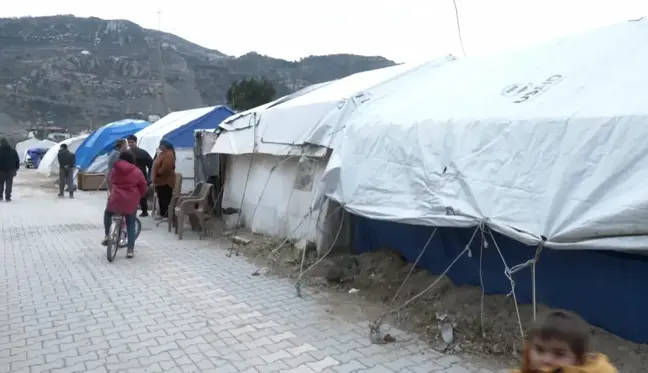 Depremzedeler Hala Çadırda Yaşıyor: Konteyner Verilmedi