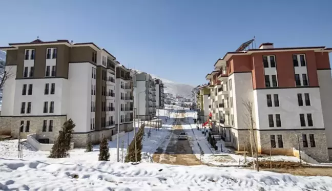 Deprem bölgelerini 1 yıl sonra hangi ünlüler ziyaret etti?