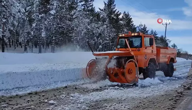 Vali Çiçek, kar savaşçılarının çalışmalarını denetledi