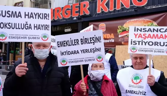 Emekliler, AKP binası önünde zam talebiyle yürümek istedi