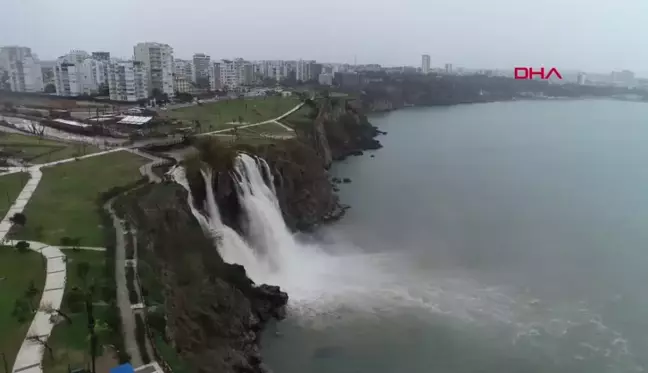 Antalya'da sağanak sonrası Düden Şelalesi'nin kirliliği azaldı