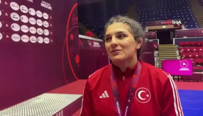 Nesrin Baş, Avrupa Güreş Şampiyonası'nda altın madalya kazandı